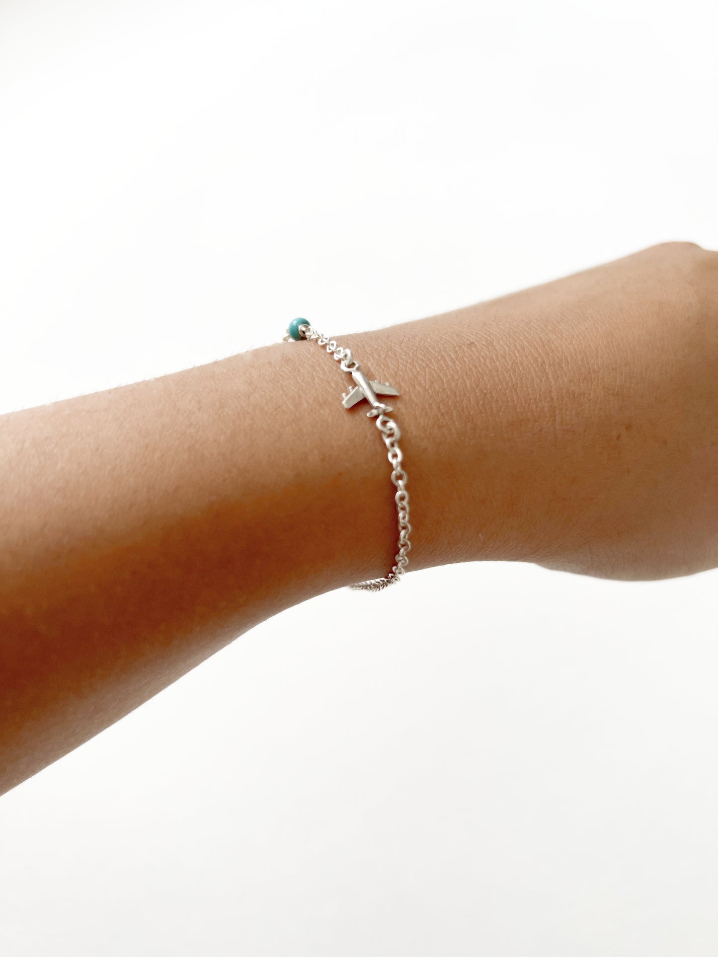 Pulsera avión con piedra azul